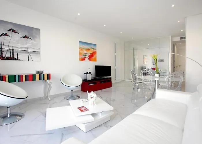 La Croisette Elegant Avec Balcon Et Vue Apercu Daire Cannes